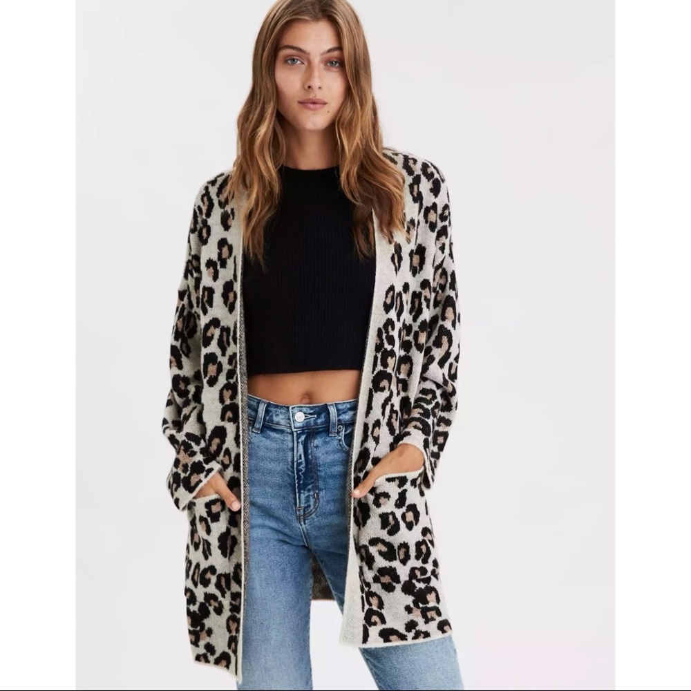 American Eagle Oversized Leopard Cardigan. Super Soft! Size XXS